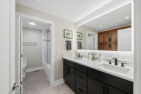 $1,675,000 | 83 Lakeview Parkway, Barrington, IL 60010