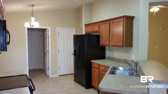4 Martin Circle Foley, AL 36535 - Photo 13 of 37 All appliances remain