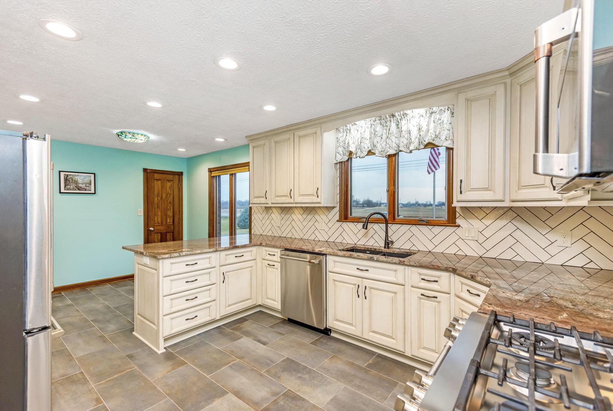 4479 State Rte 762 Lockbourne, OH 43137 - Photo 6 of 64 Kitchen