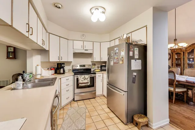 $445,000 | 2601 Burton Drive, Unit 1012834, Westchester, IL 60154