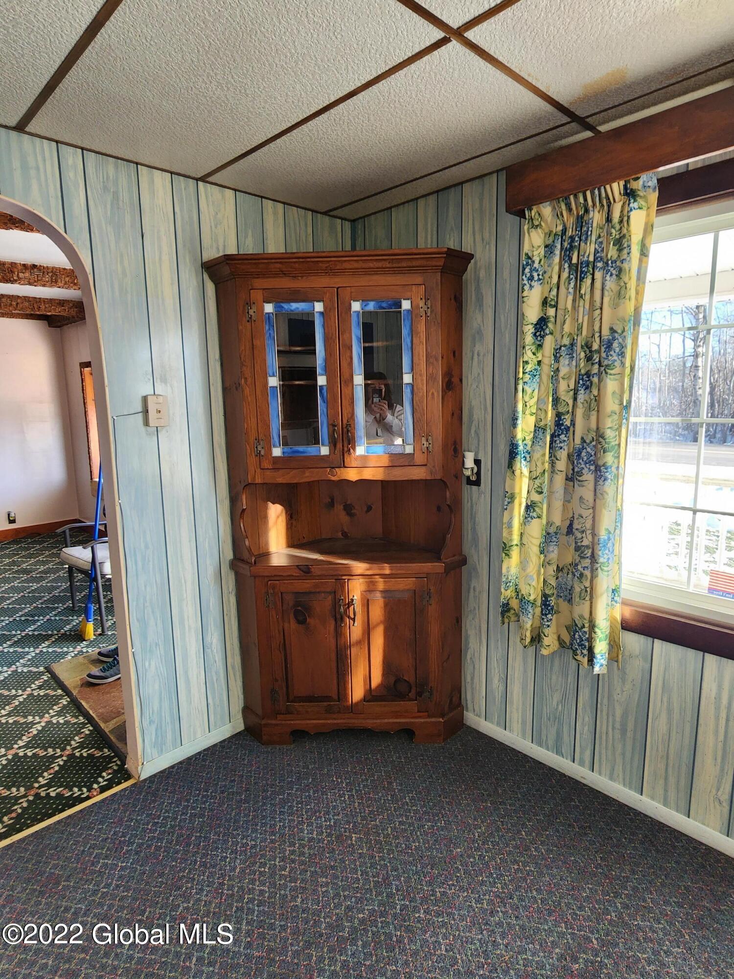 932 Sacandaga Road Fort Johnson, NY 12070 - Photo 5 of 26 20221213_093917