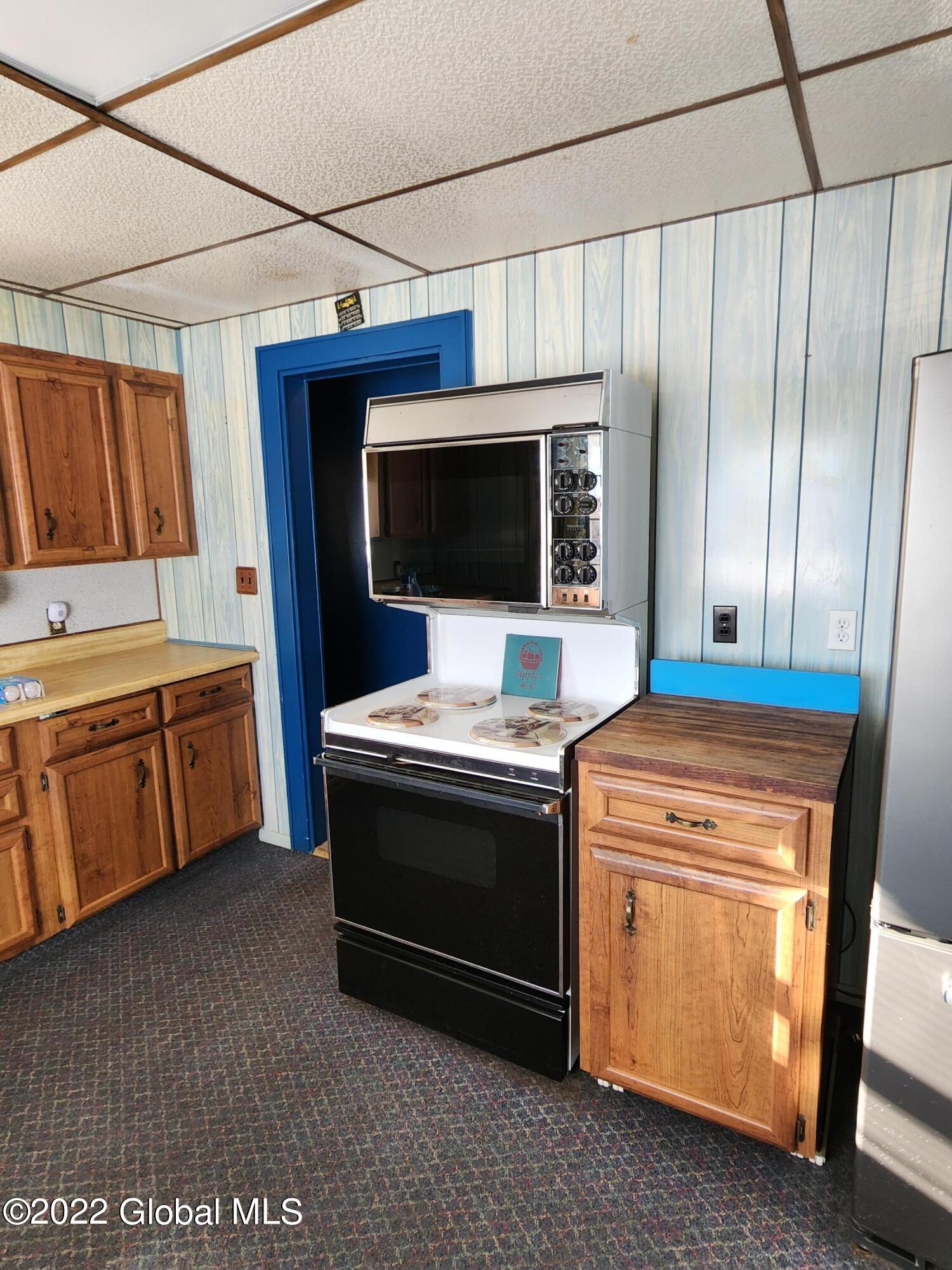 932 Sacandaga Road Fort Johnson, NY 12070 - Photo 8 of 26 20221213_094001