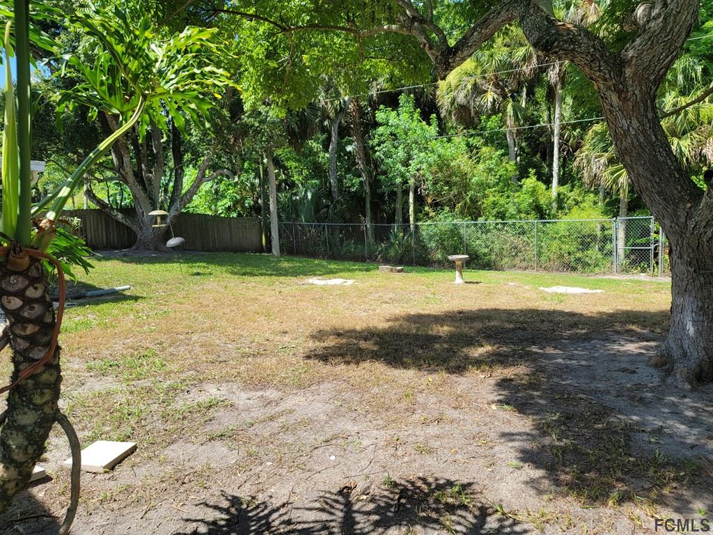 736 Lindenwood Circle Ormond Beach, FL 32174 - Photo 51 of 56 a backyard of a house with lots of green space
