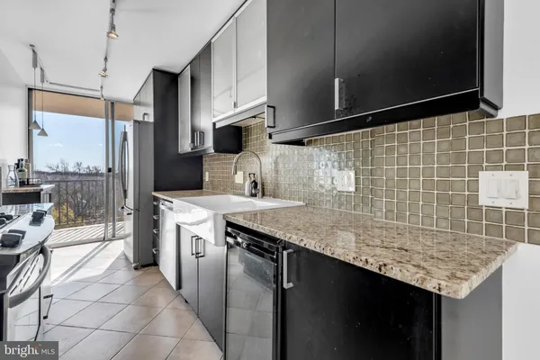 $279,900 | 3333 University Boulevard West, Unit 1008, Kensington, MD 20895