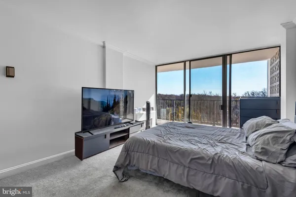 $279,900 | 3333 University Boulevard West, Unit 1008, Kensington, MD 20895