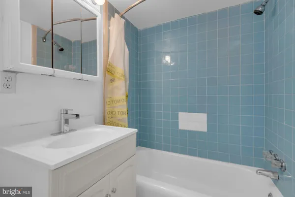 $279,900 | 3333 University Boulevard West, Unit 1008, Kensington, MD 20895