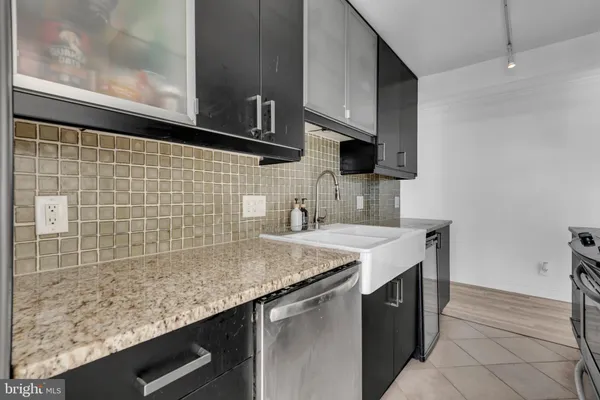 $279,900 | 3333 University Boulevard West, Unit 1008, Kensington, MD 20895