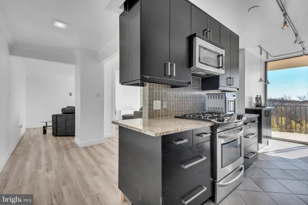 $279,900 | 3333 University Boulevard West, Unit 1008, Kensington, MD 20895