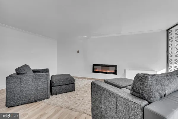 $279,900 | 3333 University Boulevard West, Unit 1008, Kensington, MD 20895