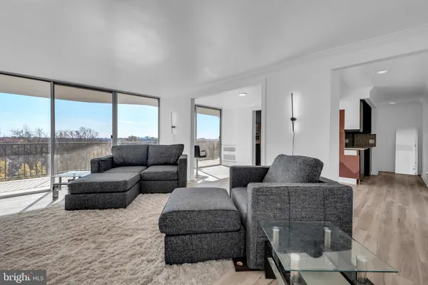 $279,900 | 3333 University Boulevard West, Unit 1008, Kensington, MD 20895