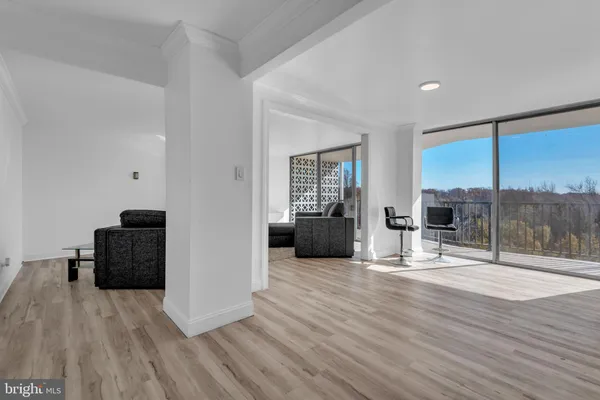 $279,900 | 3333 University Boulevard West, Unit 1008, Kensington, MD 20895