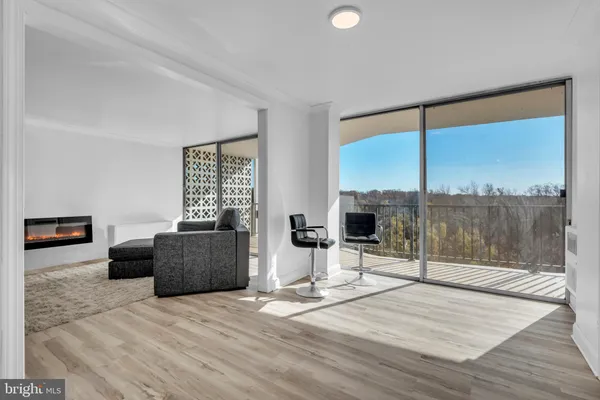 $279,900 | 3333 University Boulevard West, Unit 1008, Kensington, MD 20895