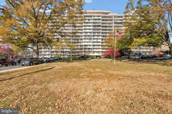 $279,900 | 3333 University Boulevard West, Unit 1008, Kensington, MD 20895