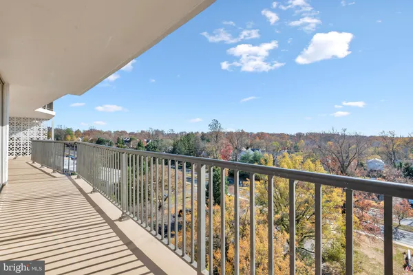 $279,900 | 3333 University Boulevard West, Unit 1008, Kensington, MD 20895