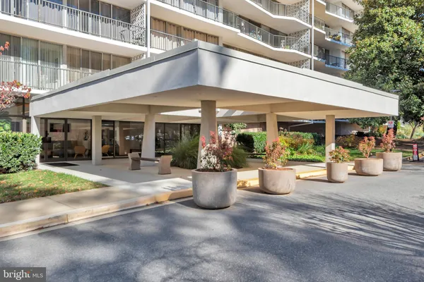 $279,900 | 3333 University Boulevard West, Unit 1008, Kensington, MD 20895