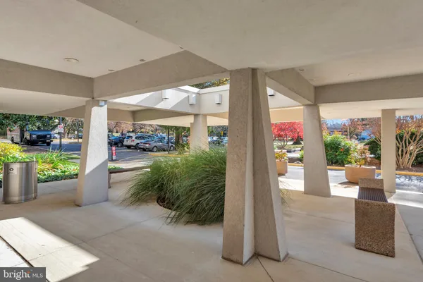 $279,900 | 3333 University Boulevard West, Unit 1008, Kensington, MD 20895