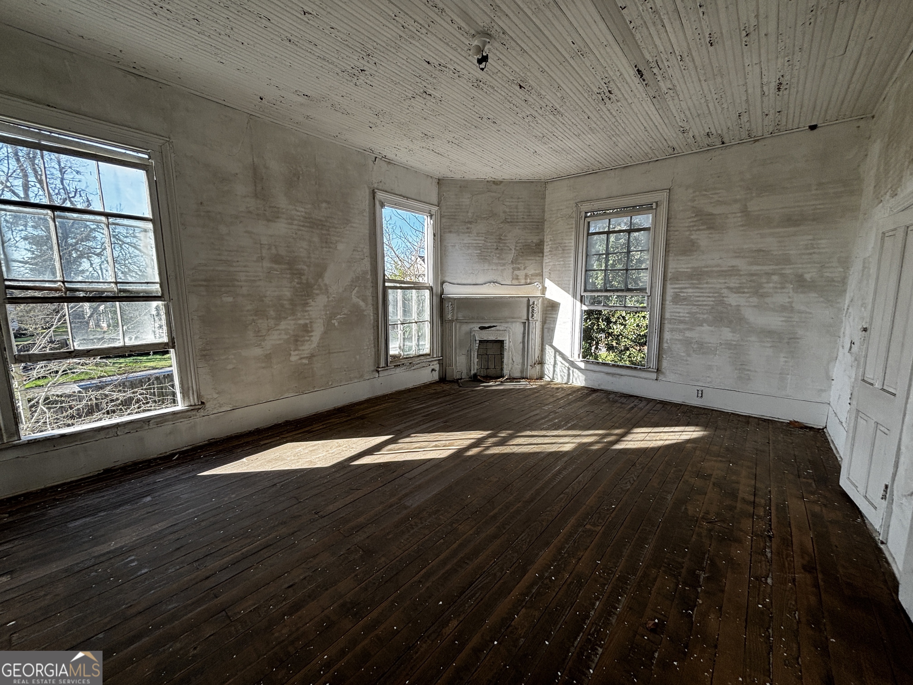 301 Cleveland Street Thomson, GA 30824 - Photo 11 of 17 a view of empty room with window