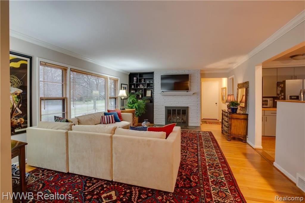 18134 Riverside Drive Beverly Hills, MI 48025 - Photo 6 of 34