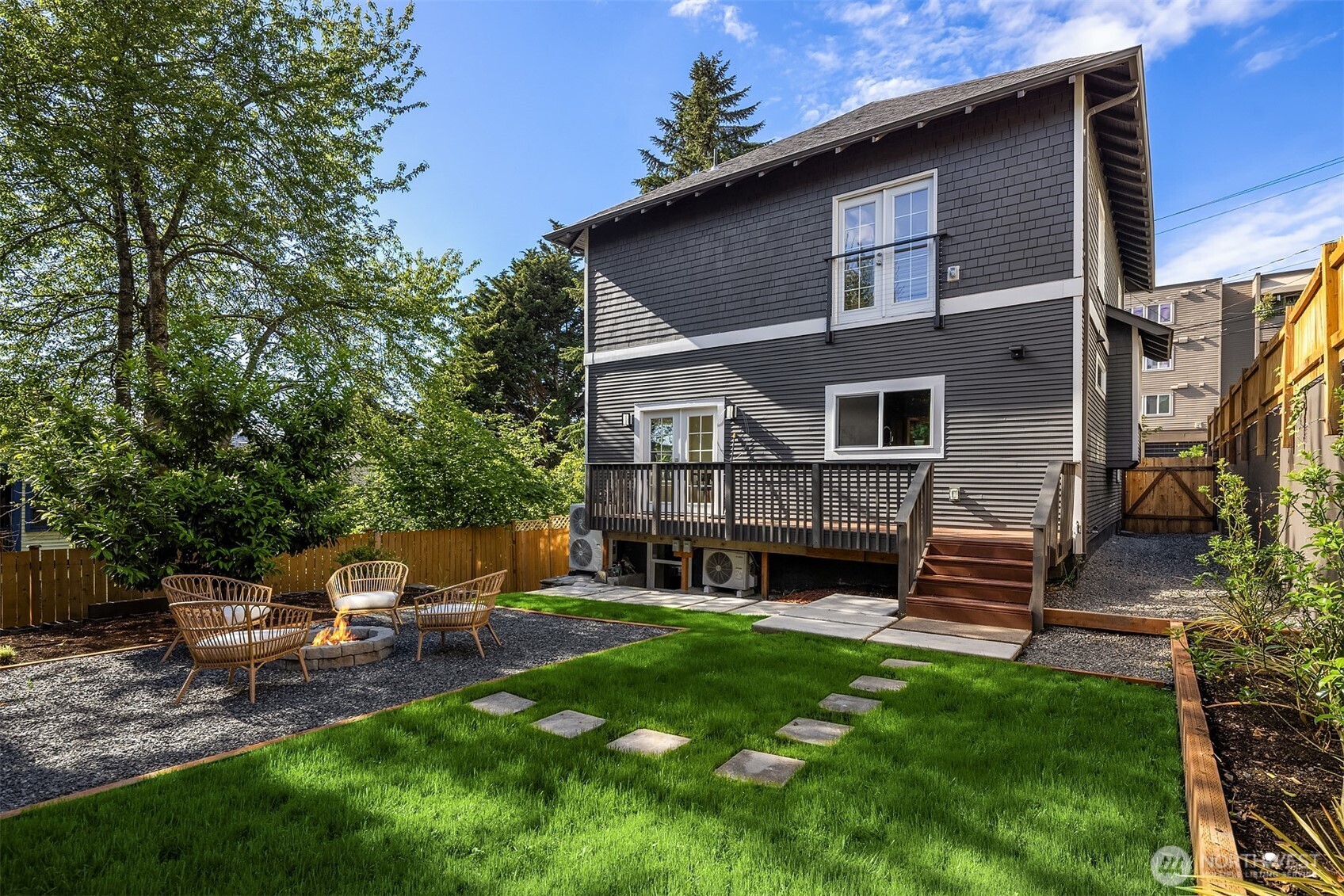 1307 West Boston Street Seattle, WA 98119 - Photo 2 of 30