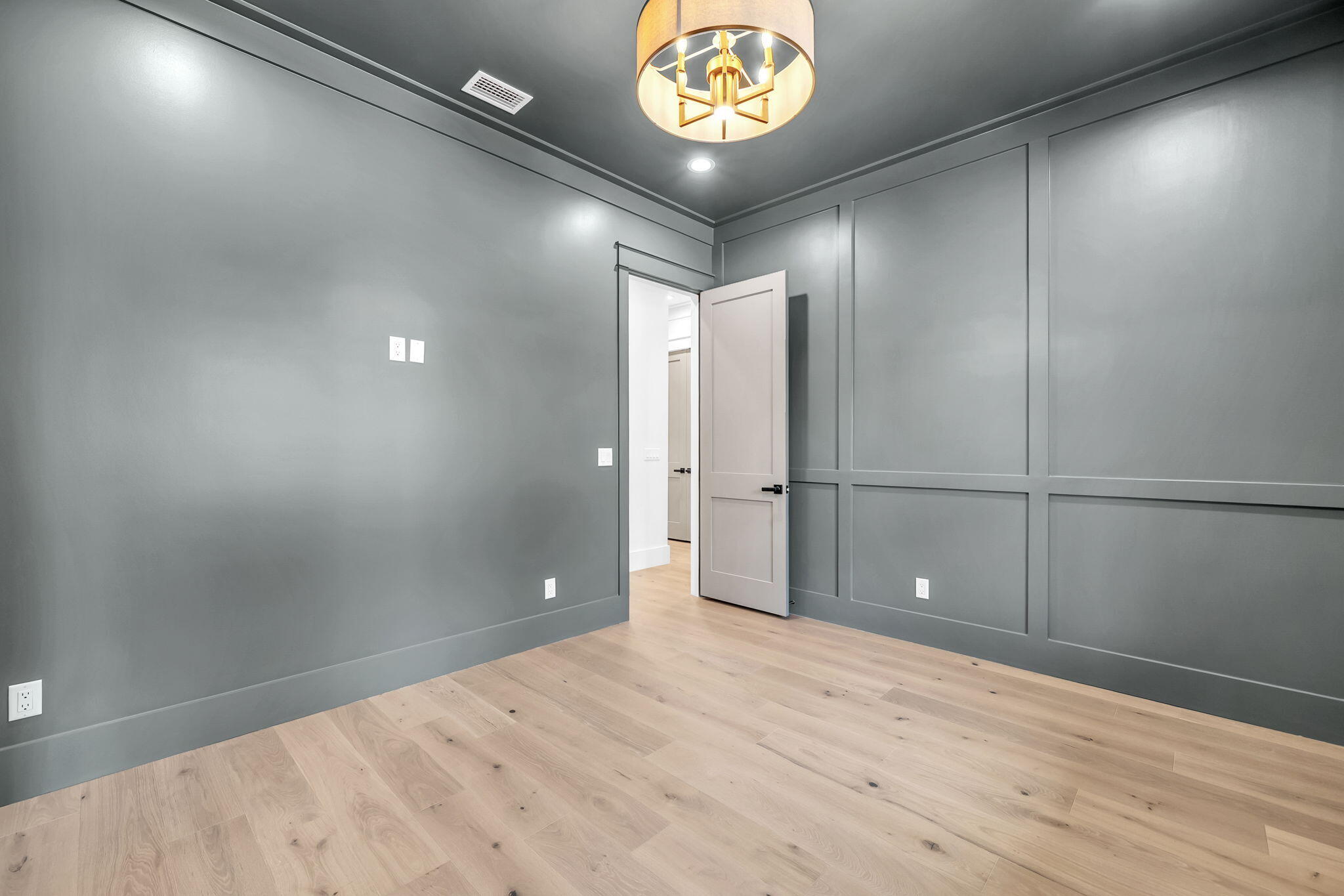 123 West Captain Fritz Way Freeport, FL 32439 - Photo 15 of 123 Office/ Lounge