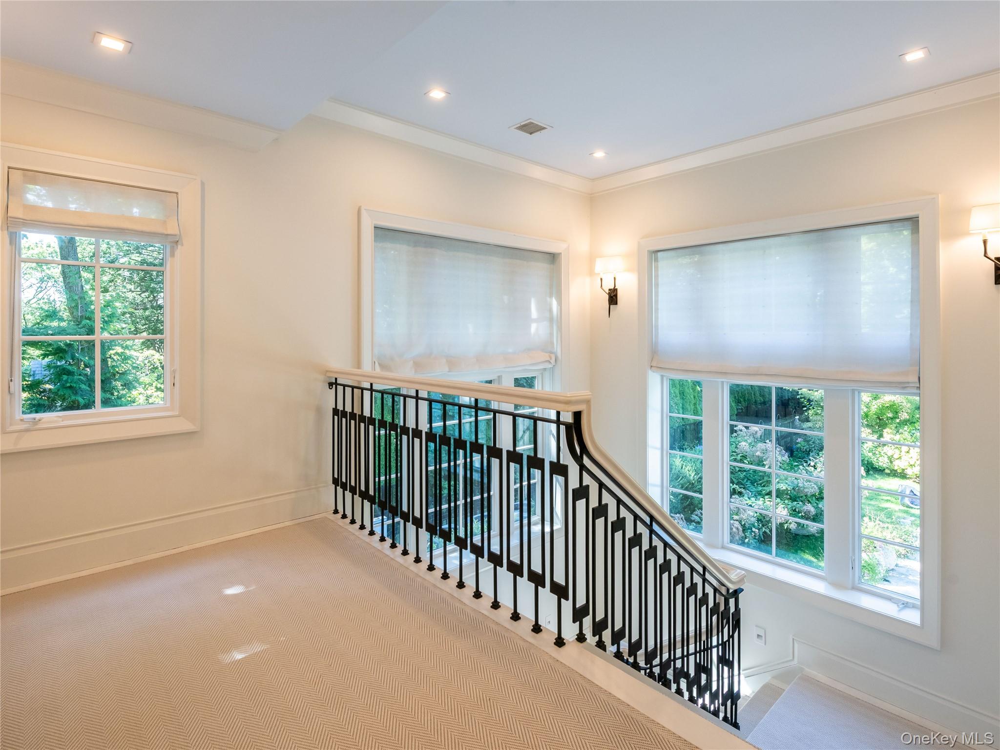 16 Ridge Drive East Great Neck, NY 11021 - Photo 24 of 50 Upper Landing