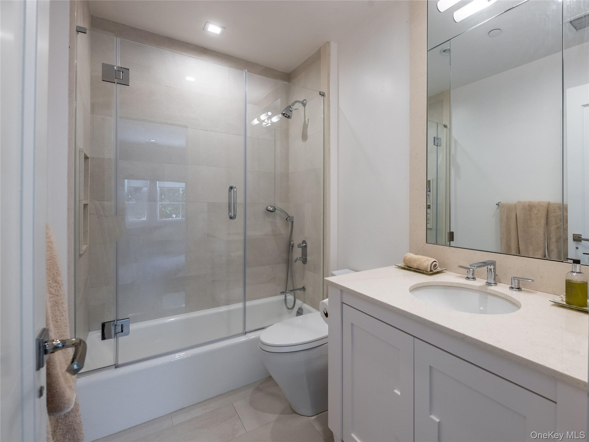 16 Ridge Drive East Great Neck, NY 11021 - Photo 35 of 50 Full Bathroom