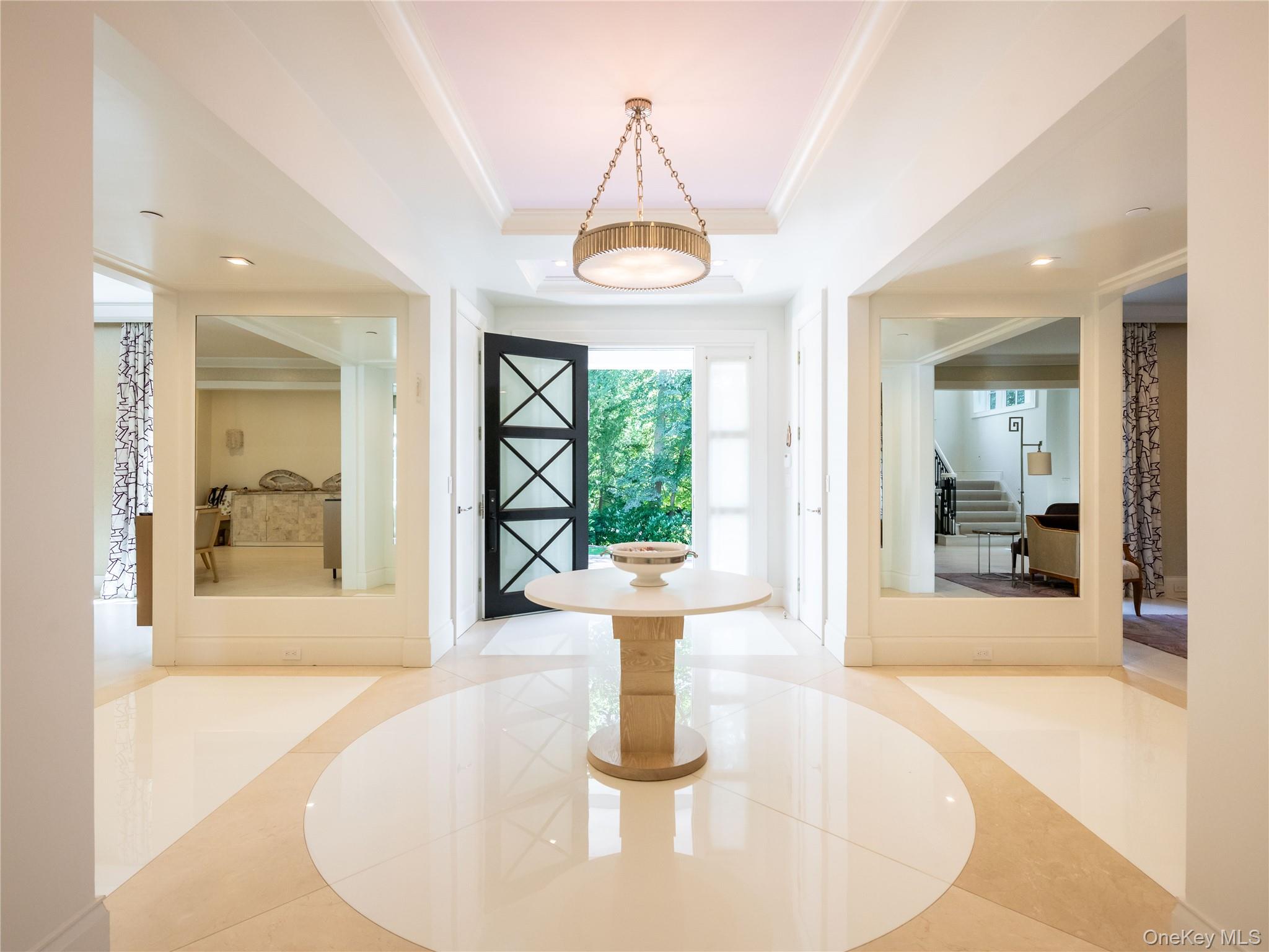 16 Ridge Drive East Great Neck, NY 11021 - Photo 4 of 50 Entrance foyer facing front door