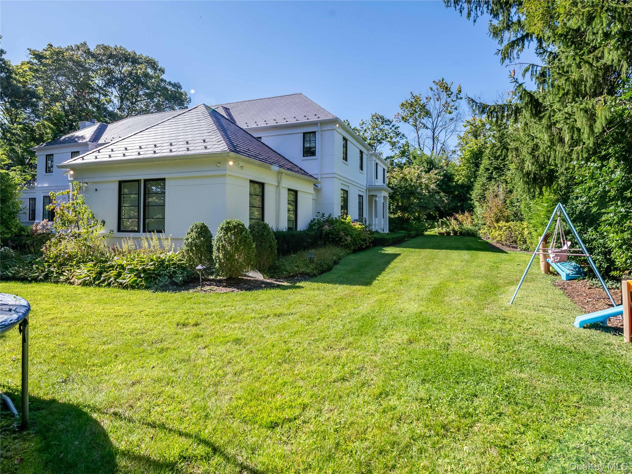 16 Ridge Drive East Great Neck, NY 11021 - Photo 43 of 50 View of grassy yard