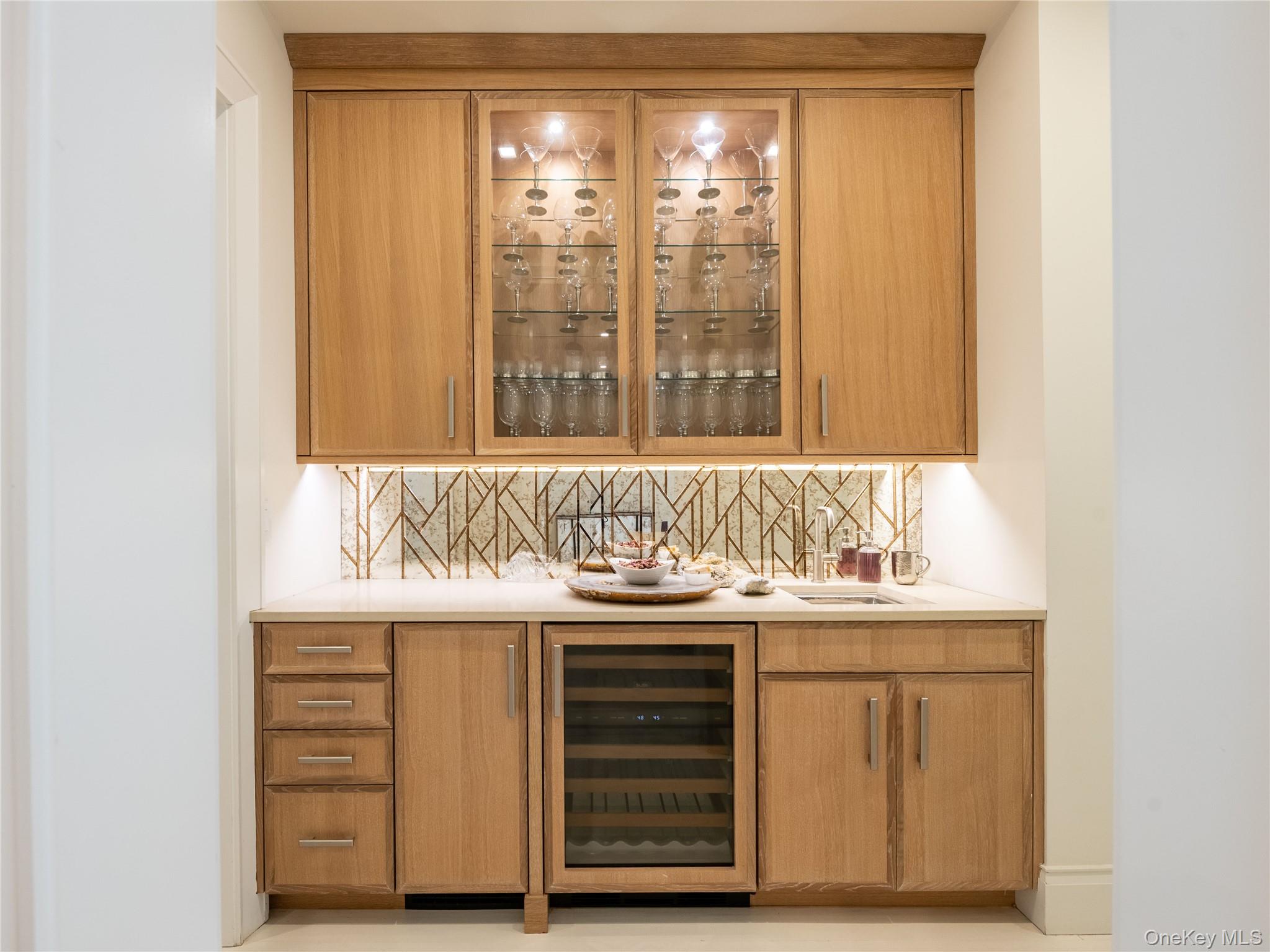 16 Ridge Drive East Great Neck, NY 11021 - Photo 8 of 50 Bar Off Dining Room