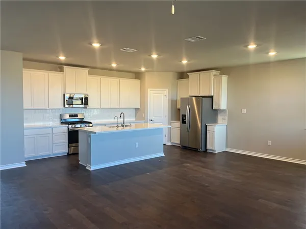 $2,550 | 670 Pepperbark Loop, Buda, TX 78610