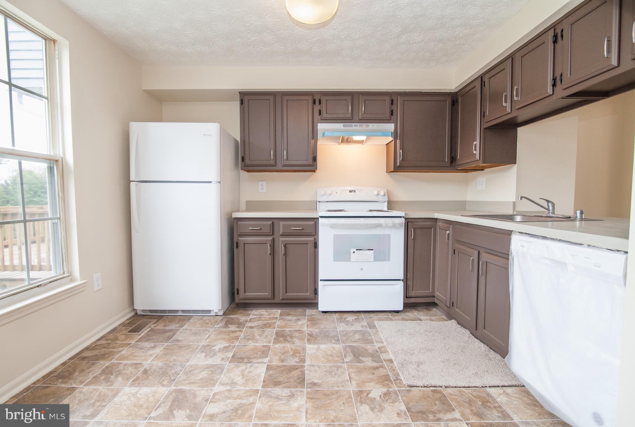 1319 Apple Ridge Court Edgewood, MD 21040 - Photo 5 of 23 a kitchen with a stove a sink and a refrigerator