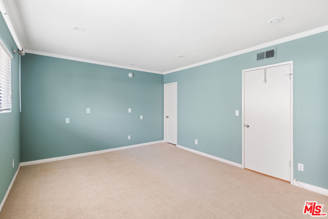 10671 Wilkins Avenue, Unit 5 Los Angeles, CA 90024 - Photo 12 of 28 a view of an empty room