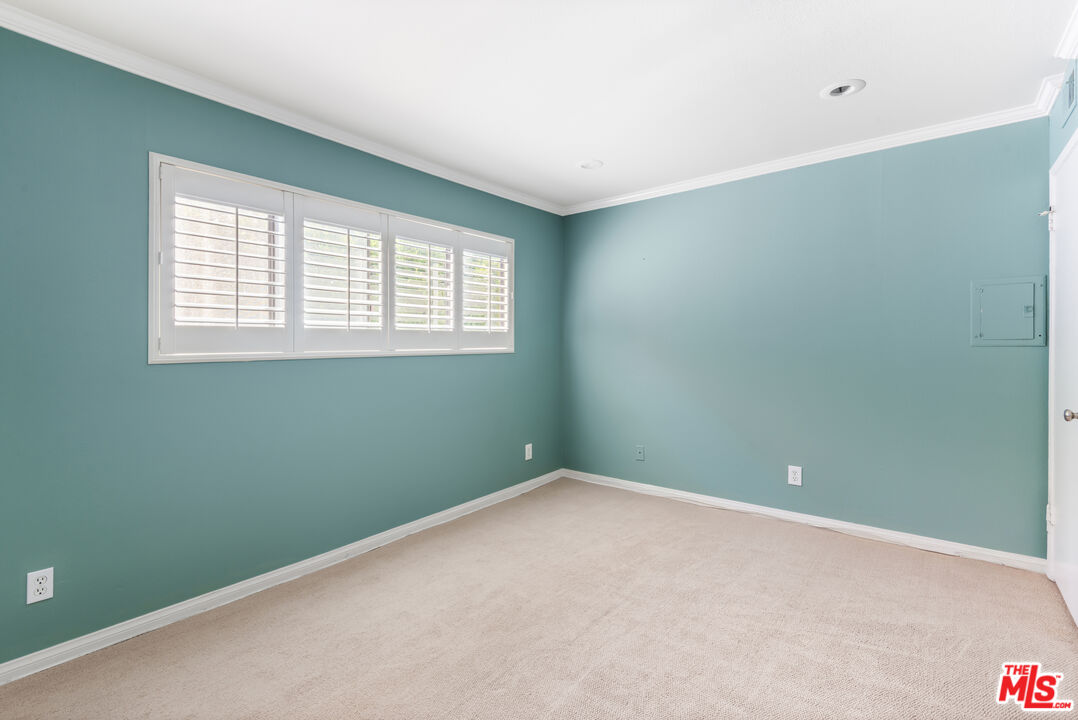 10671 Wilkins Avenue, Unit 5 Los Angeles, CA 90024 - Photo 20 of 28 an empty room with a window