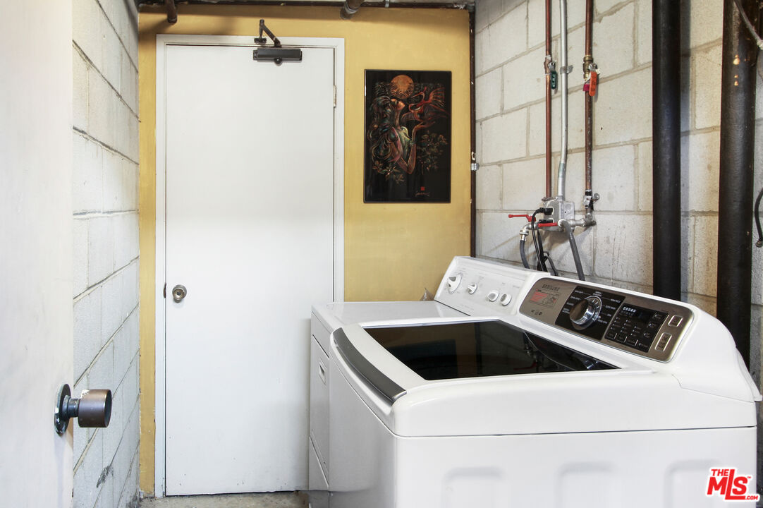 10671 Wilkins Avenue, Unit 5 Los Angeles, CA 90024 - Photo 26 of 28 a bathroom with a sink and washing machine