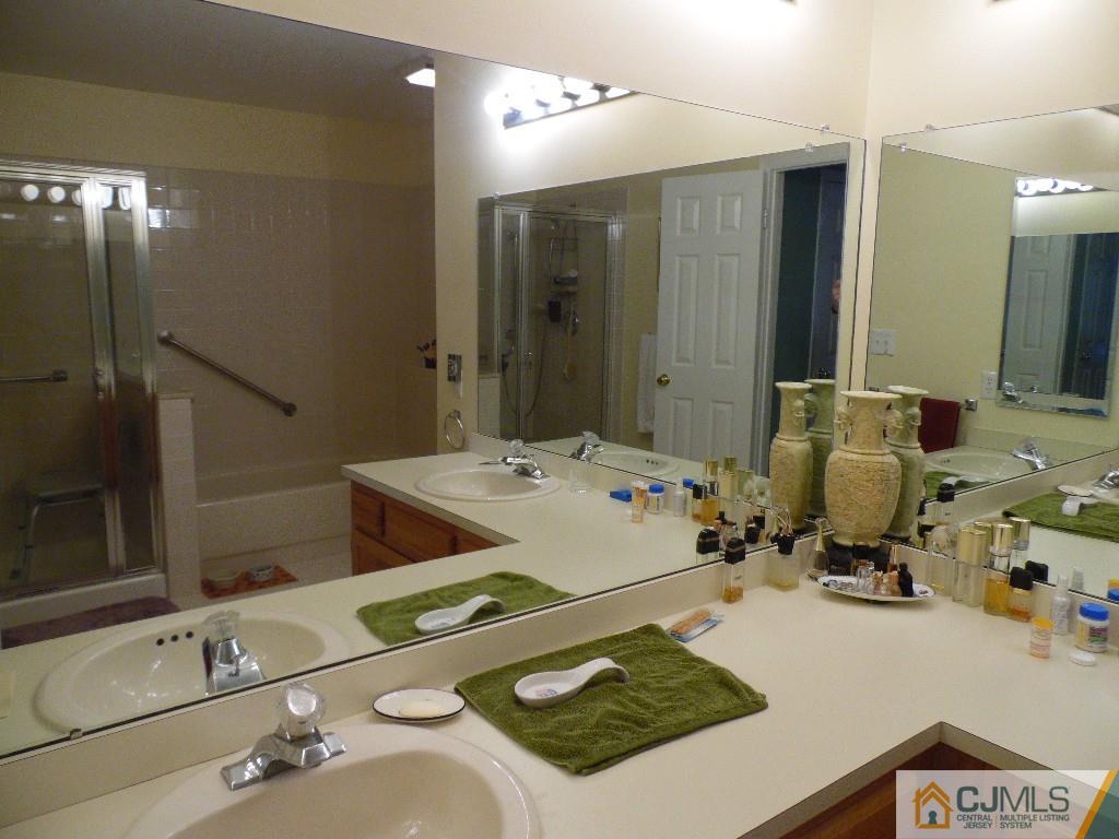67 A Winthrop Road Monroe Township, NJ 08831 - Photo 18 of 22 Gallery Image 18