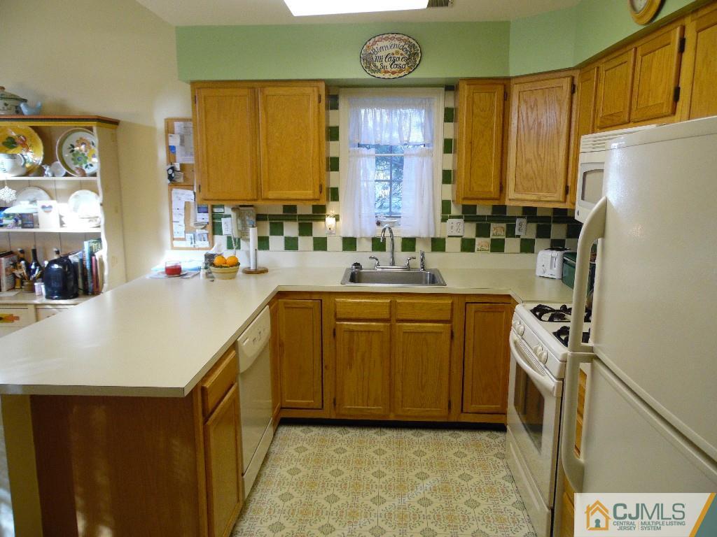 67 A Winthrop Road Monroe Township, NJ 08831 - Photo 4 of 22 Gallery Image 4