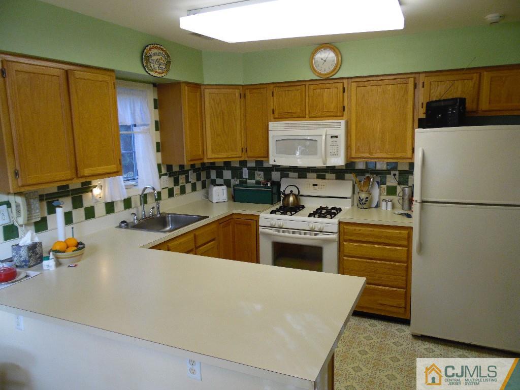 67 A Winthrop Road Monroe Township, NJ 08831 - Photo 5 of 22 Gallery Image 5