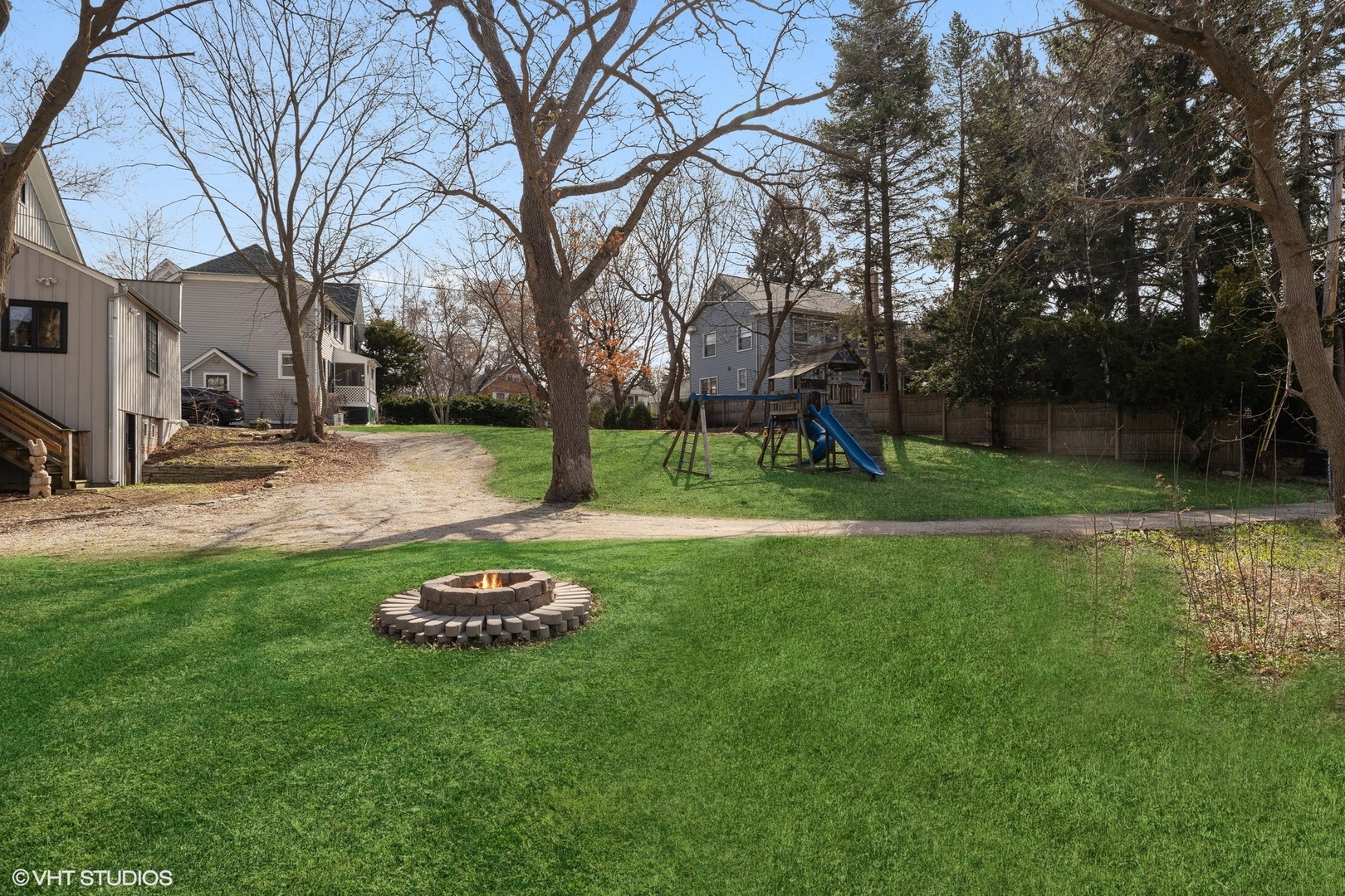 2404 Ridge Avenue Evanston, IL 60201 - Photo 18 of 24 a front view of a house with garden
