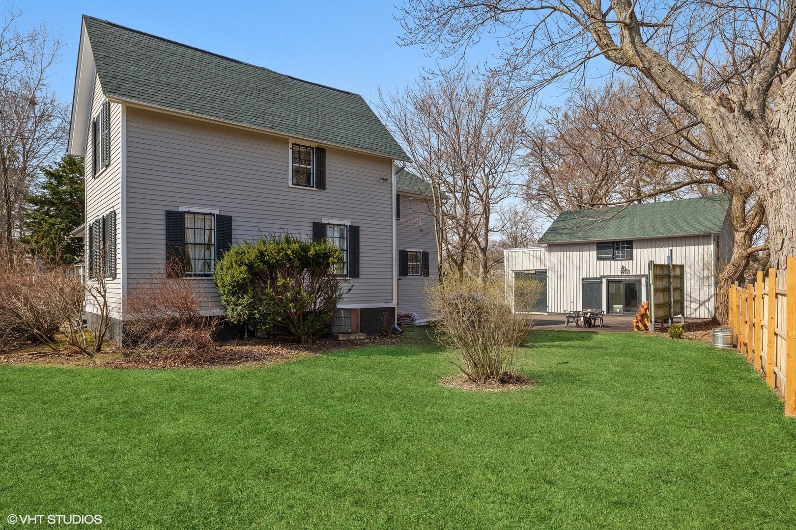 2404 Ridge Avenue Evanston, IL 60201 - Photo 19 of 24 a front view of house with yard and green space
