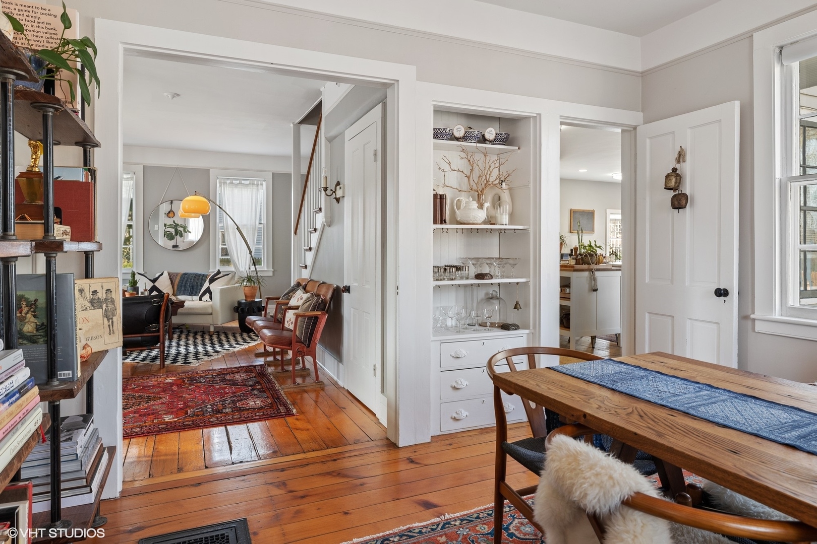 2404 Ridge Avenue Evanston, IL 60201 - Photo 9 of 24 a view of a livingroom with furniture and wooden floor