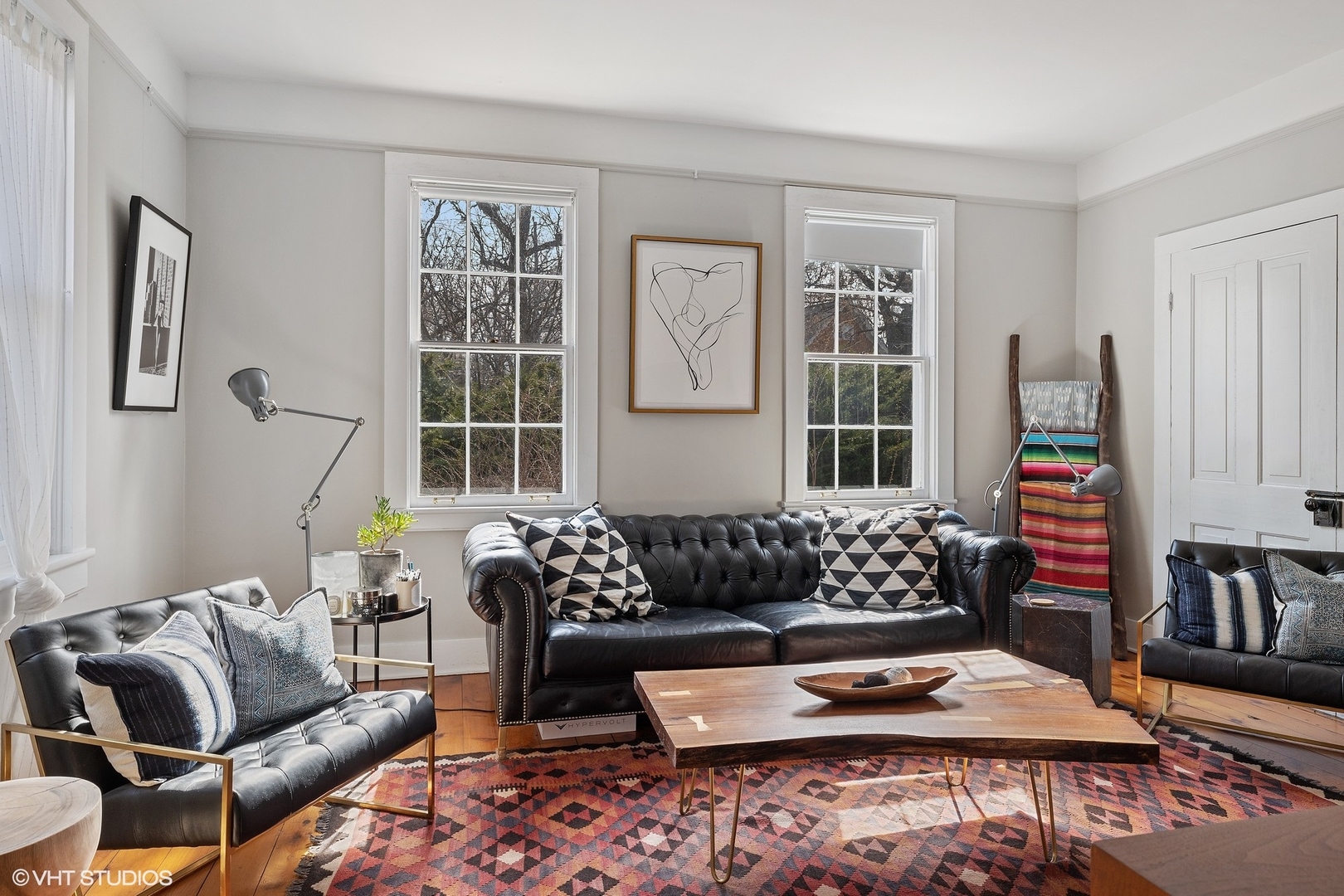 2404 Ridge Avenue Evanston, IL 60201 - Photo 10 of 24 a living room with furniture and a window