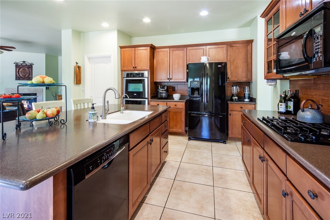 186 Rising Mesa Court Henderson, NV 89012 - Photo 11 of 35