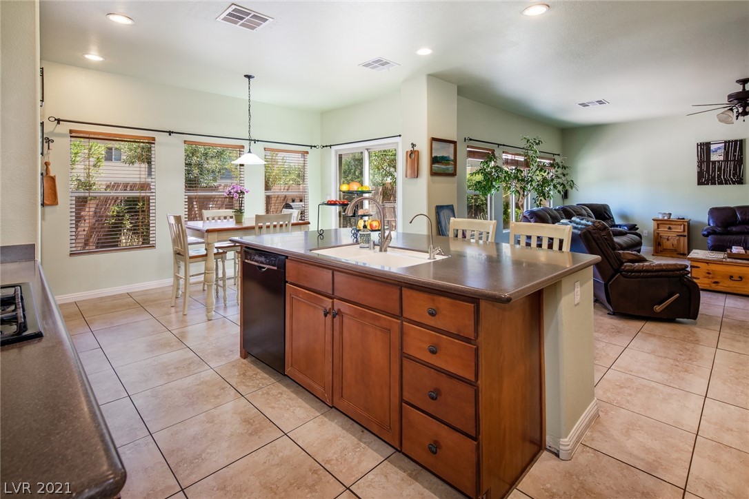 186 Rising Mesa Court Henderson, NV 89012 - Photo 12 of 35