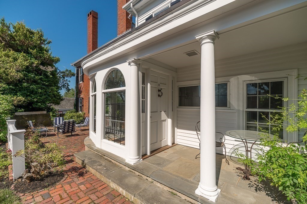 18 Union Street Manchester, MA 01944 - Photo 4 of 38