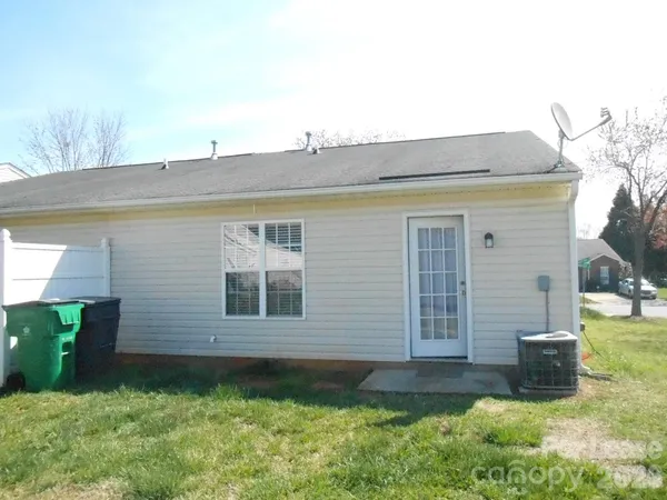$1,600 | 5325 Harris Cove Drive, Charlotte, NC 28269