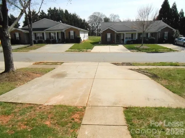 $1,600 | 5325 Harris Cove Drive, Charlotte, NC 28269