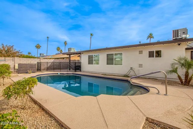 $3,300 | 13838 North 37th Way, Phoenix, AZ 85032
