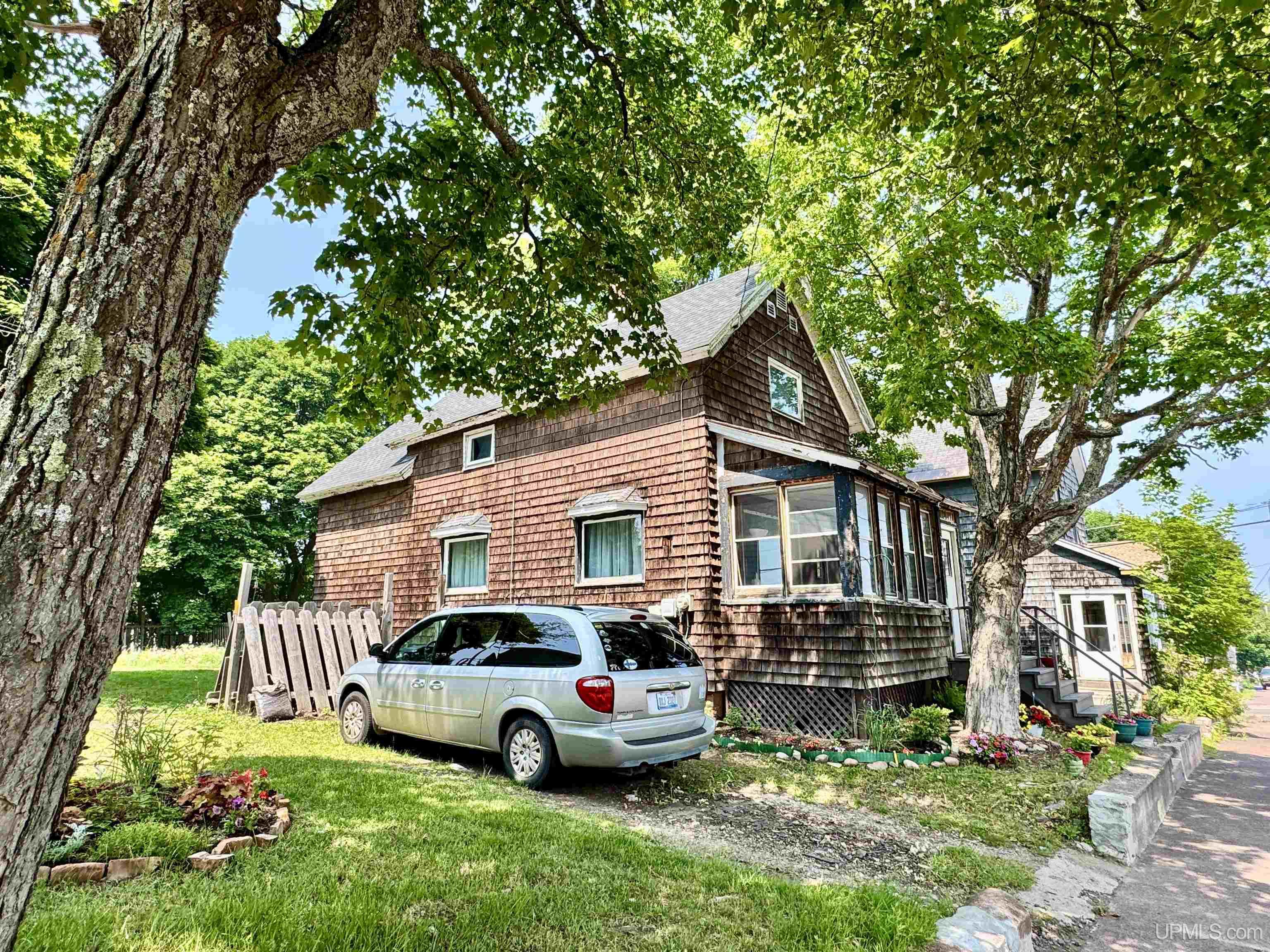 205 Kearsarge Street Calumet, MI 49913 - Photo 1 of 29
