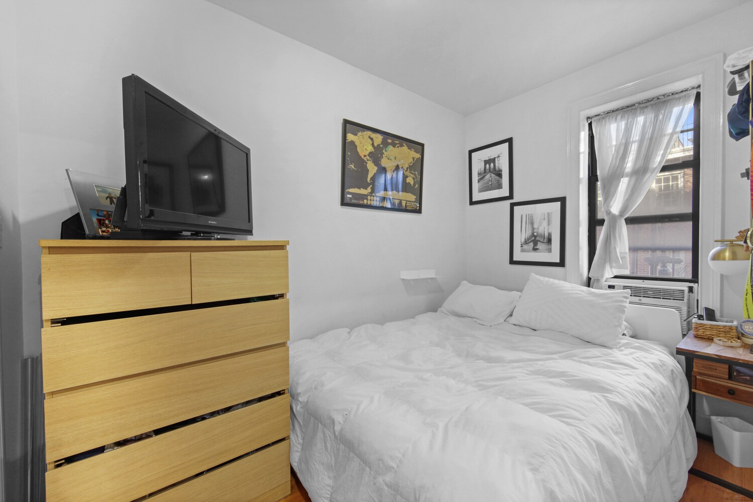 19 Commerce Street, Unit 5 Manhattan, NY 10014 - Photo 4 of 7
