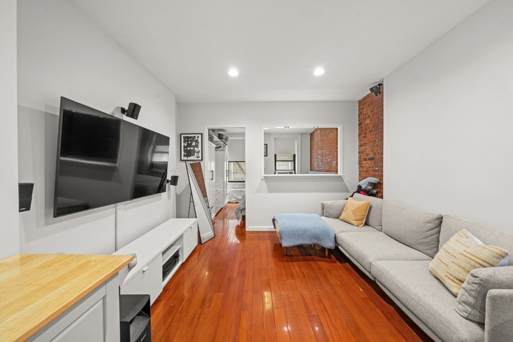 175 Bleecker Street, Unit 11 Manhattan, NY 10012 - Photo 4 of 14 Photo 4